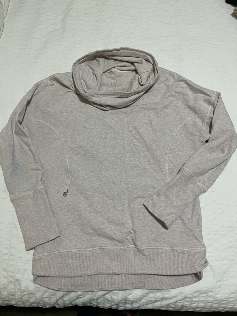 lululemon athletica Rest Day Pull Over guessing size 12